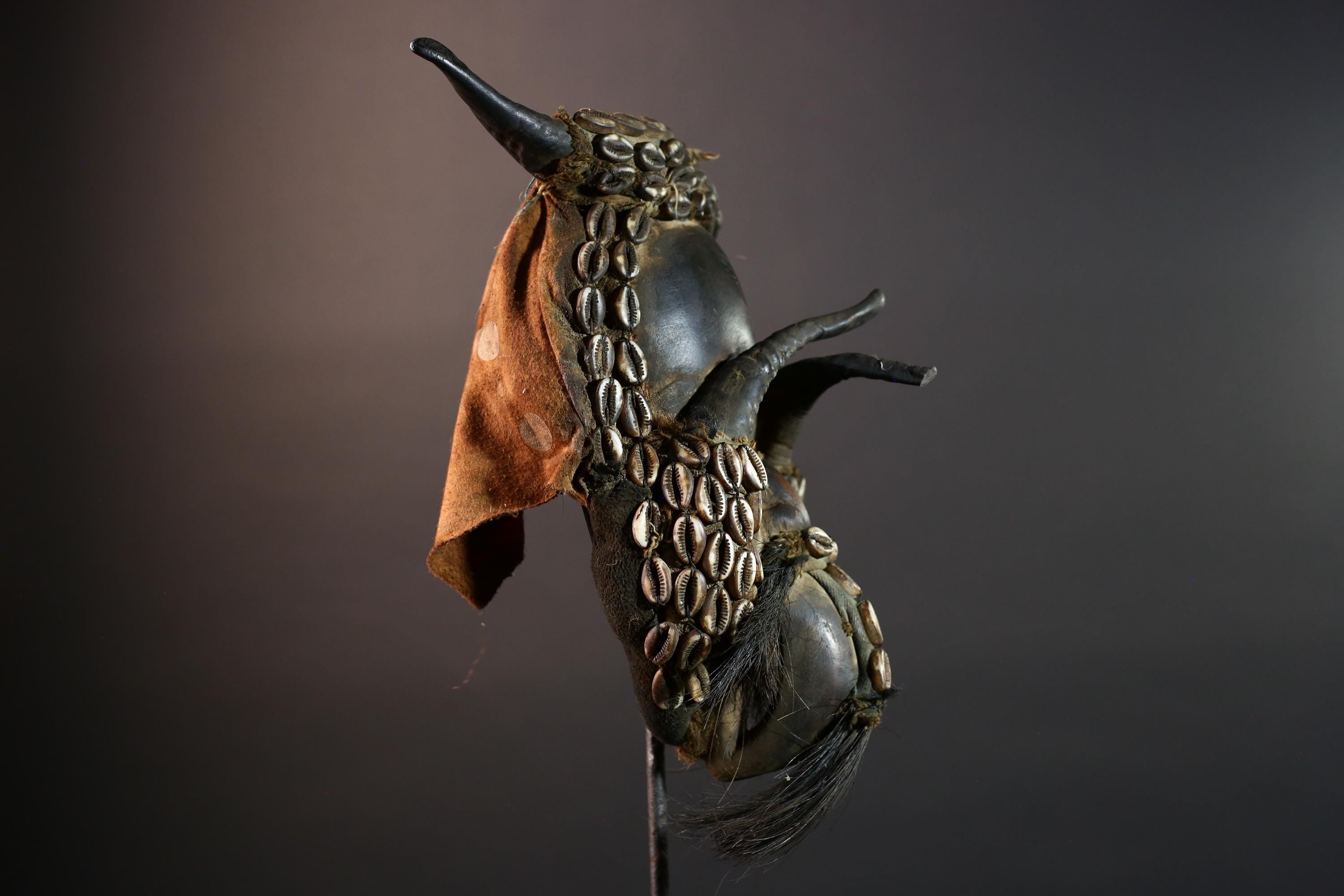 Africa Dan Cowrie Shell Mask Tribal Headdress Wood Carving Spirit Ritual Art Decor Cote d’Ivoire Authentic Folk Sculpture Wall Display-G5648