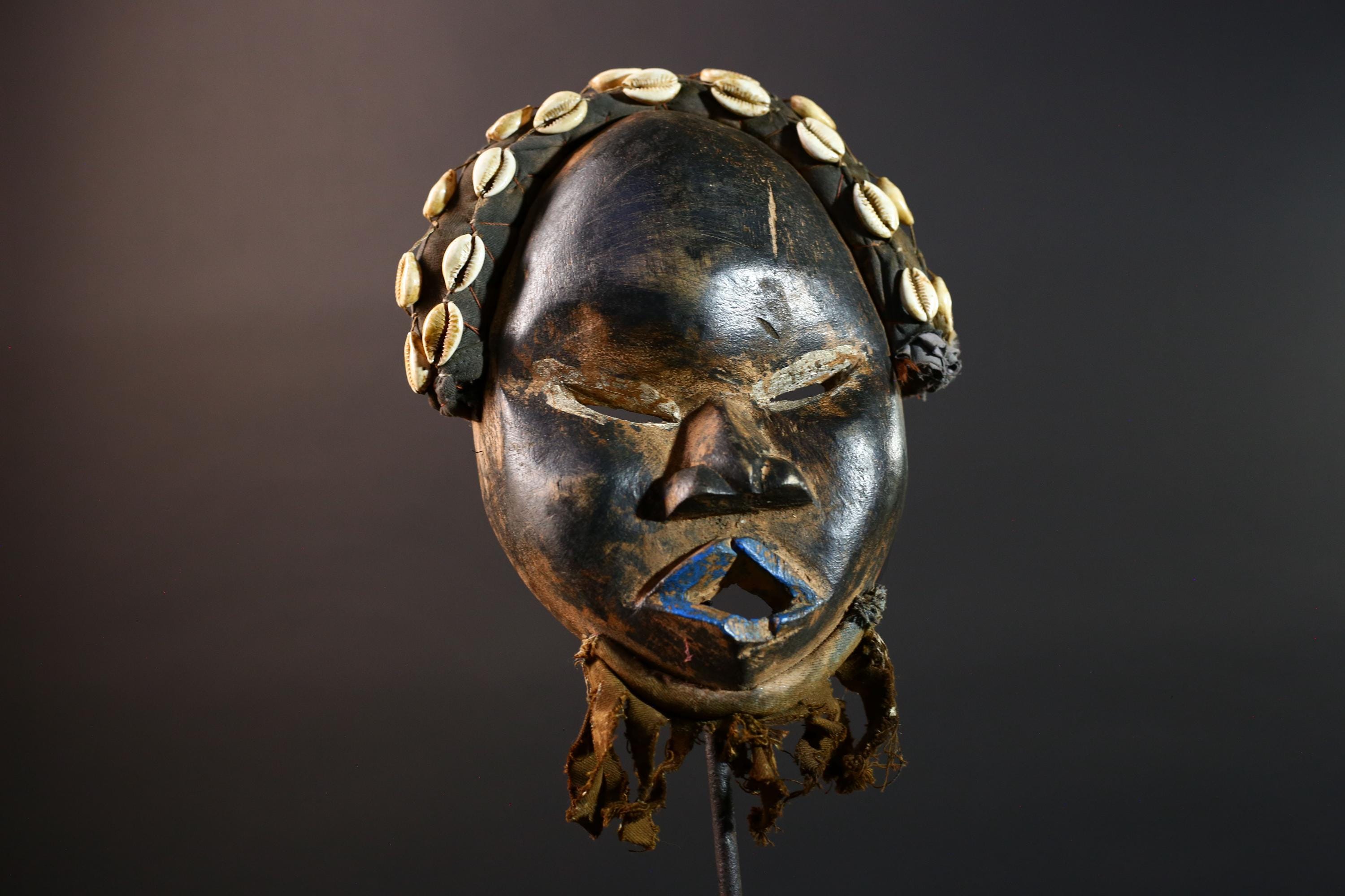 Dan African Tribal Mask With Cowrie Shells Hand Carved Wood Face With Fiber Beard Ethnic Wall Art Ceremonial Boho Home Decor G5582