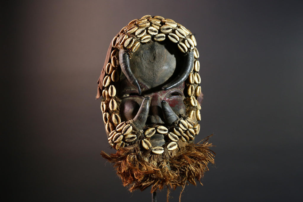 African Authentic Dan Cowrie Shell Mask Hand-Carved Wood Tribal Spirit Sculpture Wall Hanging Decor Folk Art Relic Côte d’Ivoire-G5647