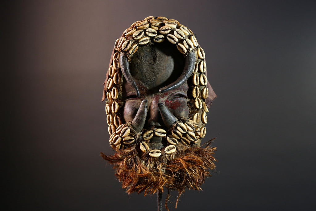 African Authentic Dan Cowrie Shell Mask Hand-Carved Wood Tribal Spirit Sculpture Wall Hanging Decor Folk Art Relic Côte d’Ivoire-G5647