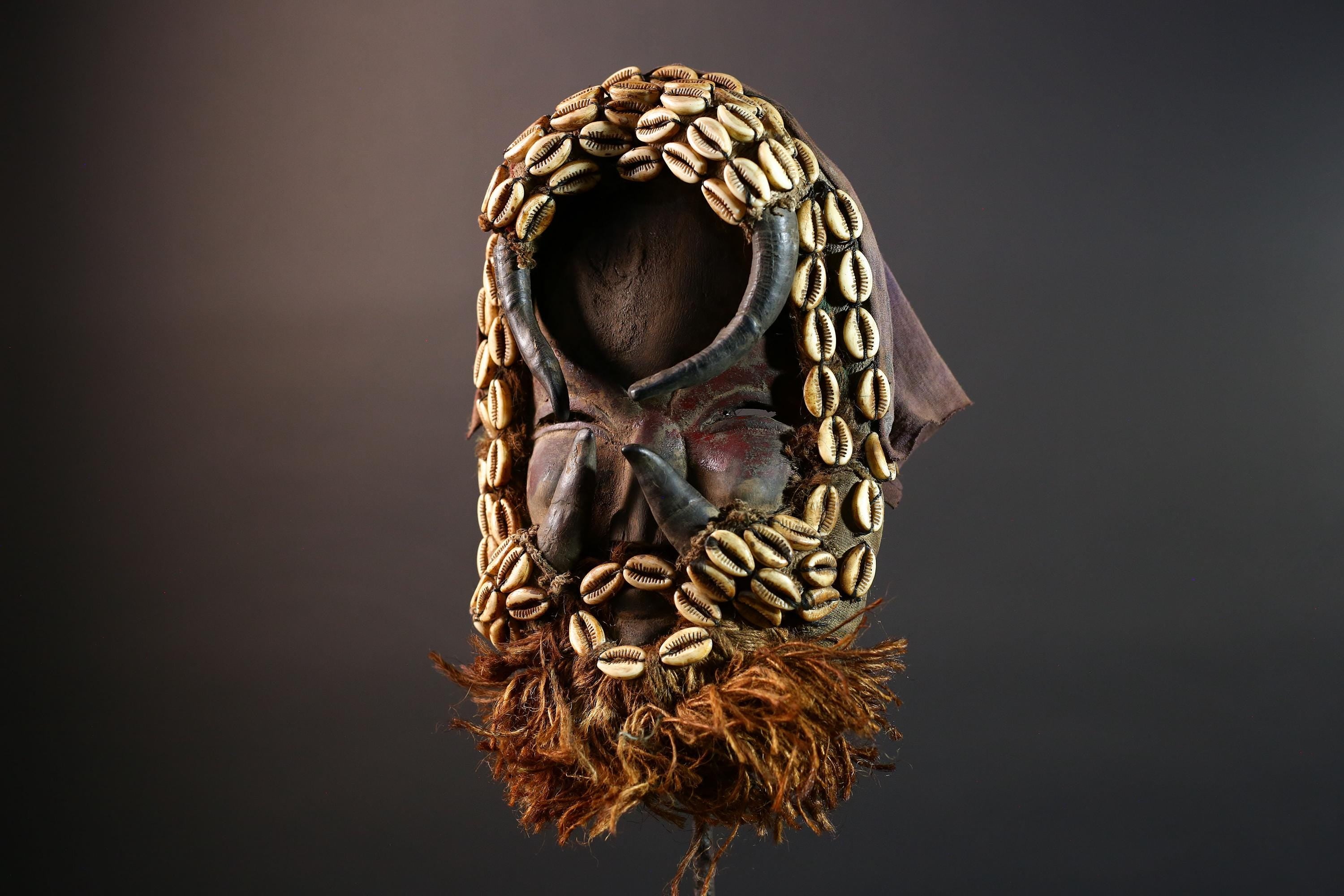 African Authentic Dan Cowrie Shell Mask Hand-Carved Wood Tribal Spirit Sculpture Wall Hanging Decor Folk Art Relic Côte d’Ivoire-G5647