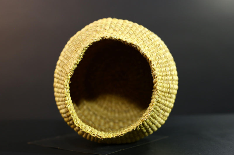 Woven Raffia Storage Basket Boho Home Décor Natural Palm Fiber Handcrafted Tribal Art Organizer Gift for Living Room Shelf Display G5709
