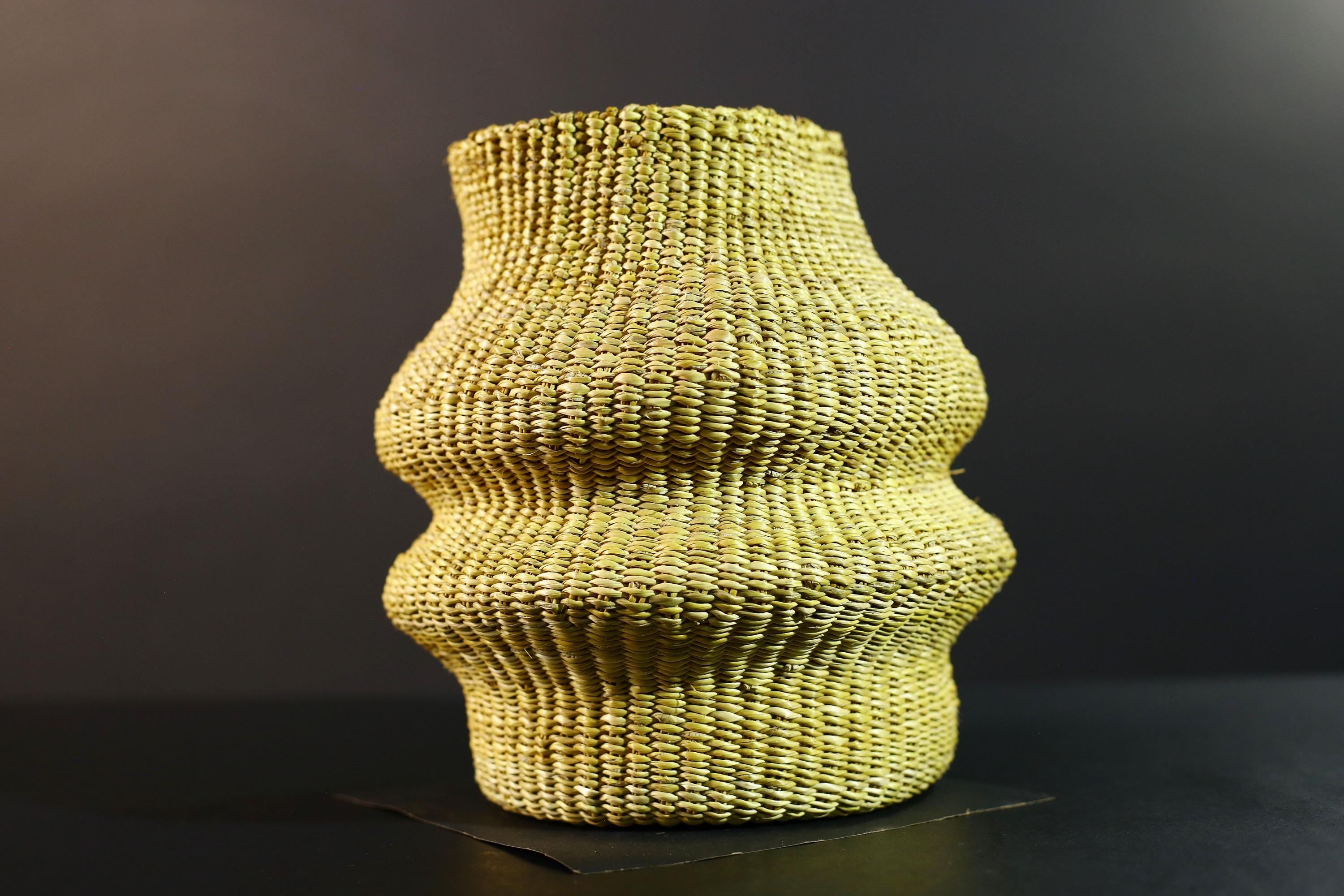 Woven Raffia Storage Basket Boho Home Décor Natural Palm Fiber Handcrafted Tribal Art Organizer Gift for Living Room Shelf Display G5709