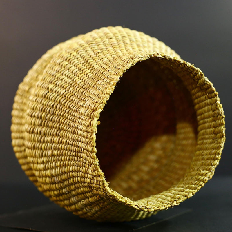 Woven Raffia Storage Basket Boho Home Décor Natural Palm Fiber Handcrafted Tribal Art Organizer Gift for Living Room Shelf Display G5709