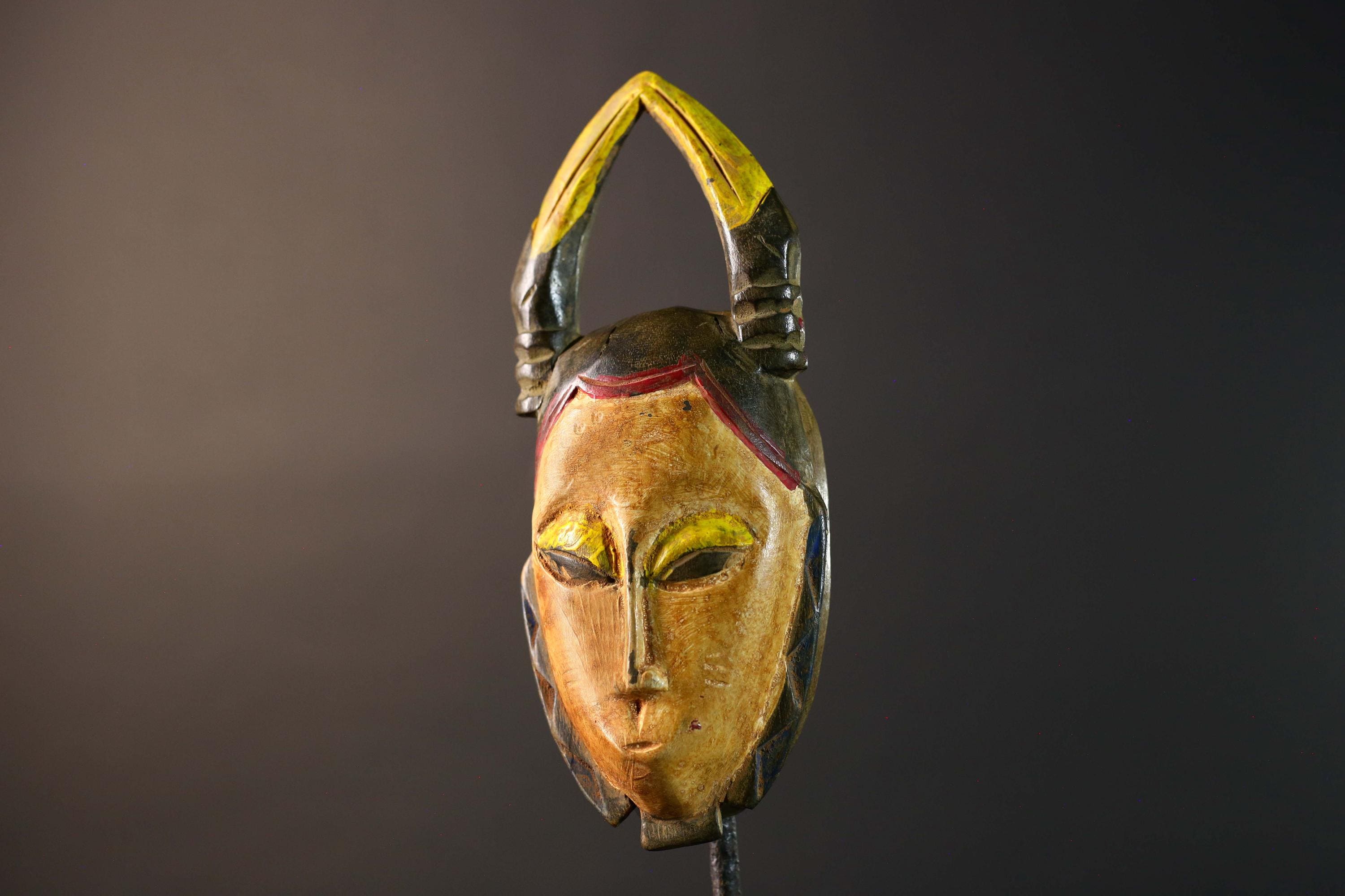 African Guro Mask Carved Wood Antelope Horns Tribal Face Côte d’Ivoire Wall Art Vintage Multicolor Handcrafted Home Decor Sculpture-G5763