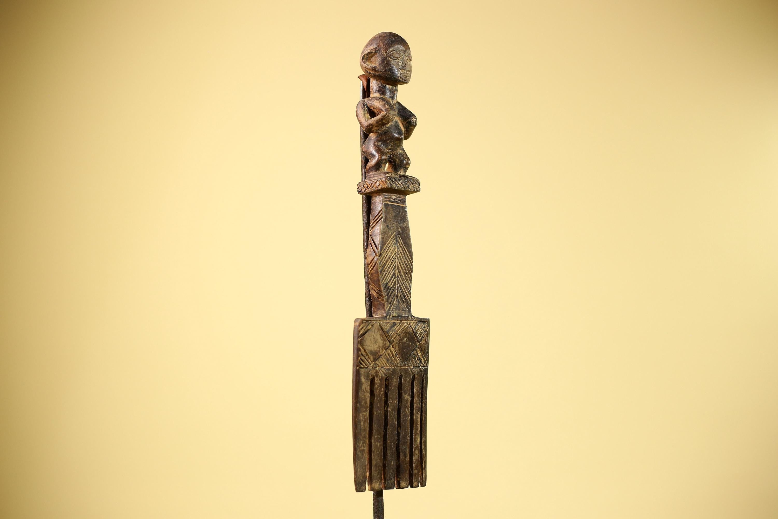 African Tribal Comb Carved Wood Male Figure Côte d’Ivoire Wall Decor-G5849