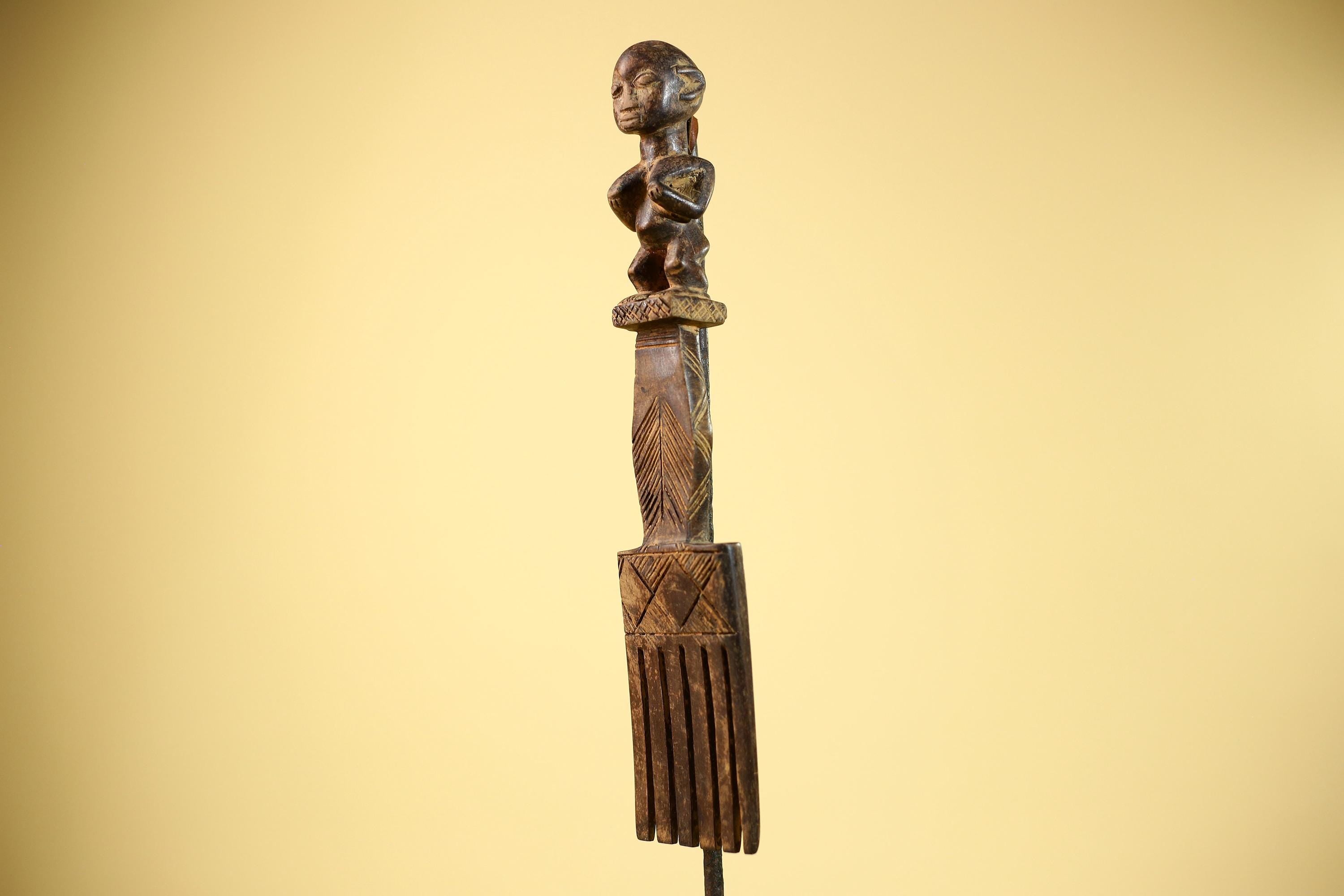 African Tribal Comb Carved Wood Male Figure Côte d’Ivoire Wall Decor-G5849