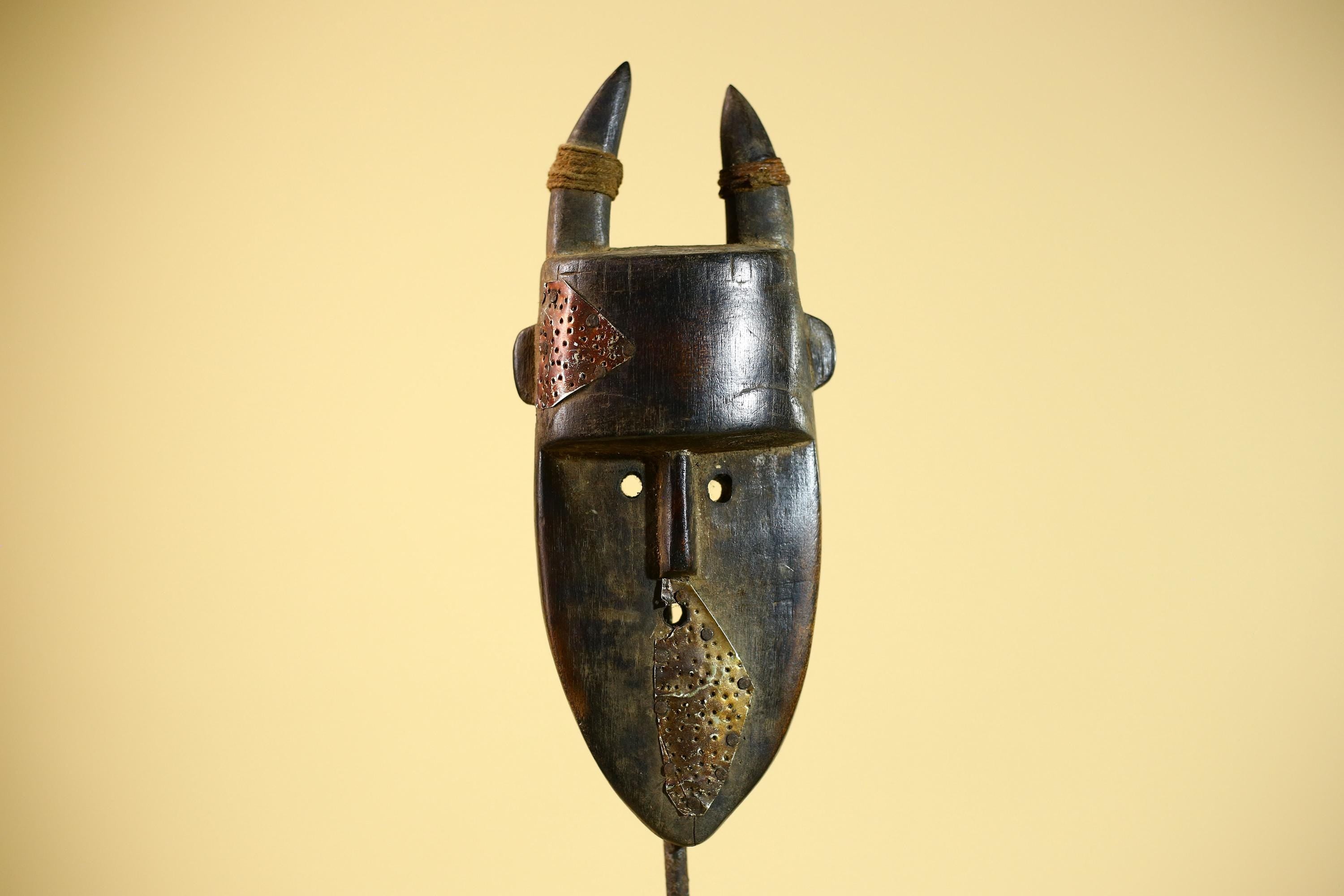 African Tribal Mask Toma Horned Wood Copper Inlay Guinea Ritual Art Decor-G5859