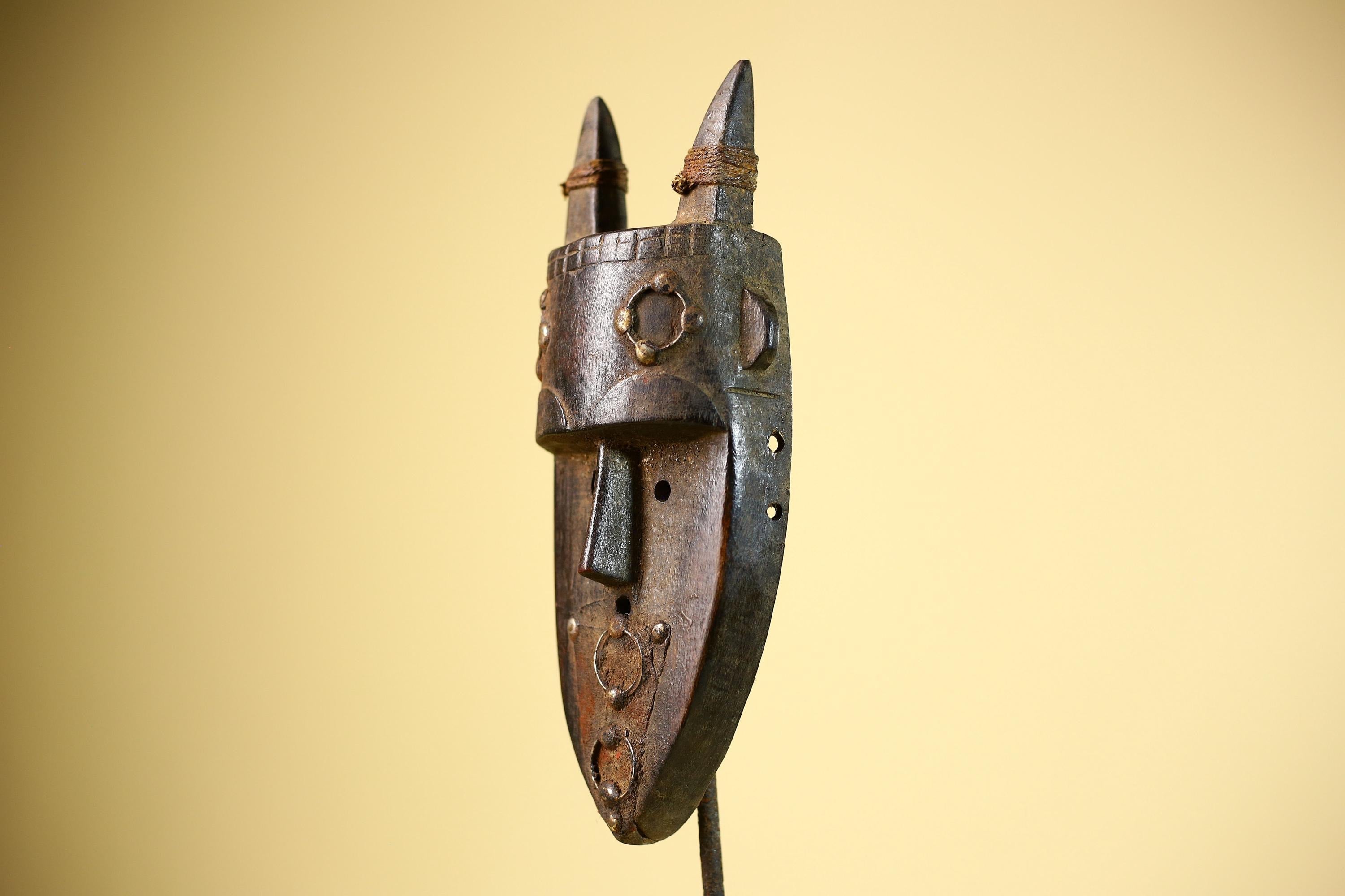 African Tribal Mask Carved Wood Horned Crest Côte d’Ivoire Wall Decor-G5895
