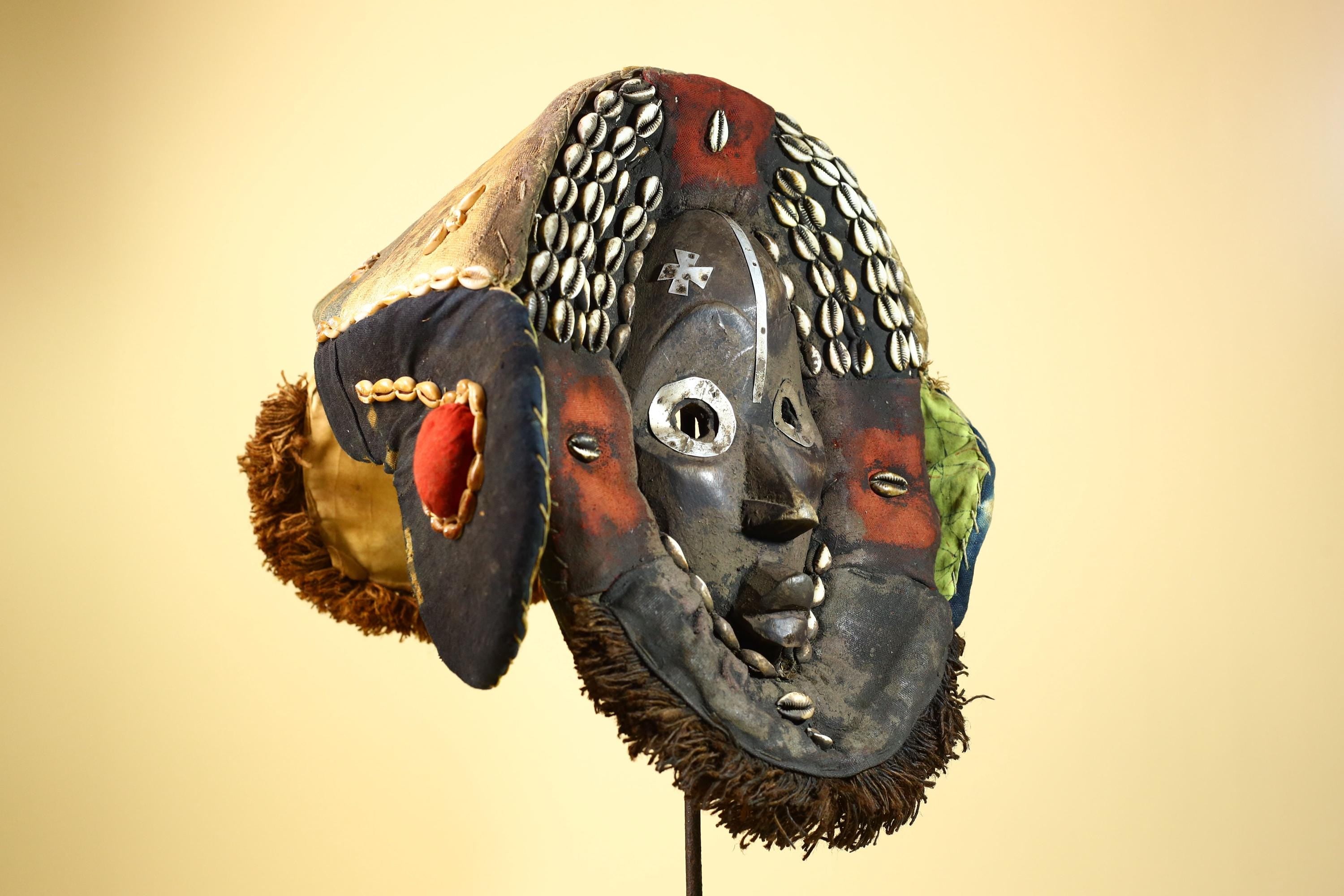 African Bamileke Mask Cowrie Shells Cloth Raffia Cameroon Tribal Art Decor-G5984