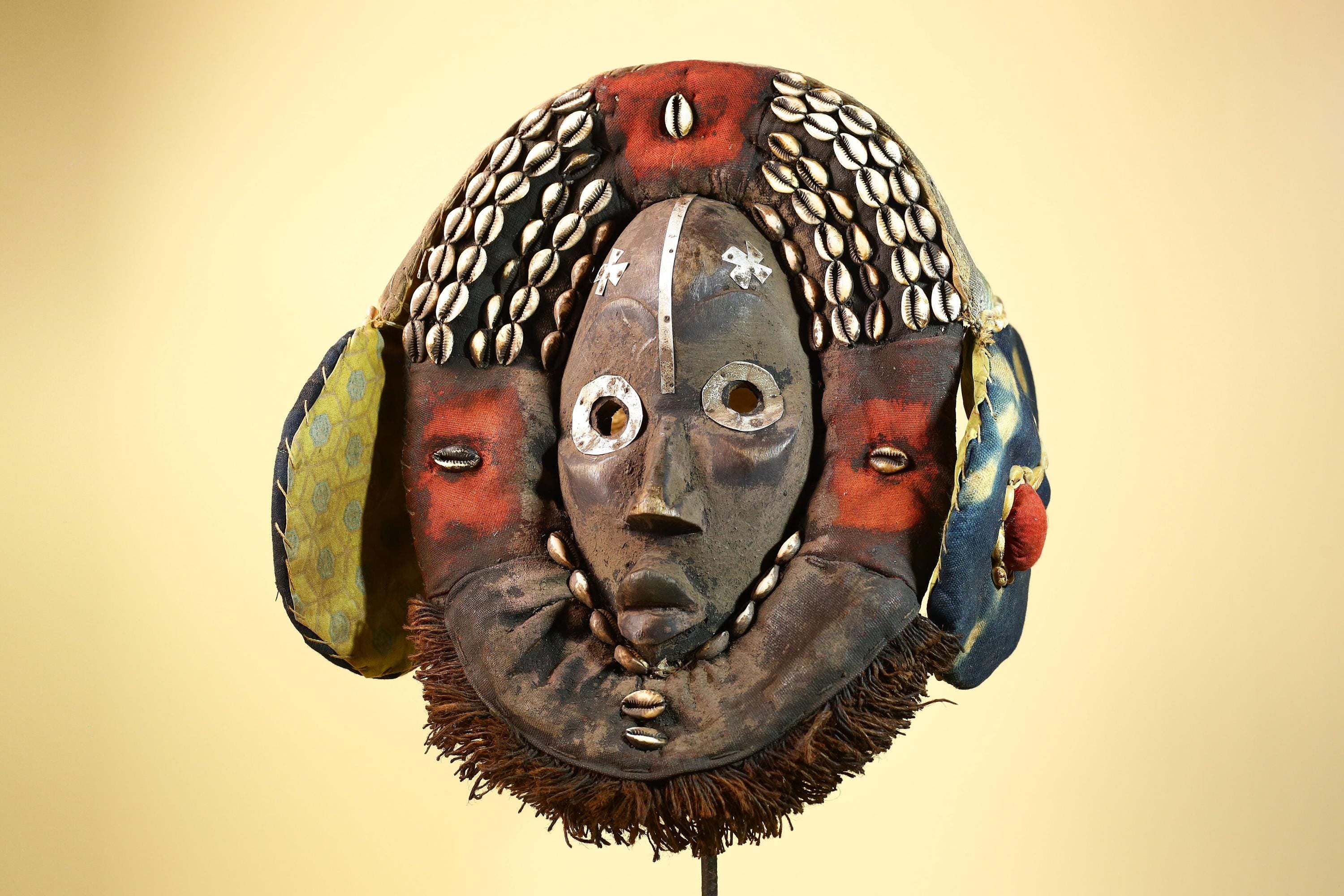 African Bamileke Mask Cowrie Shells Cloth Raffia Cameroon Tribal Art Decor-G5984