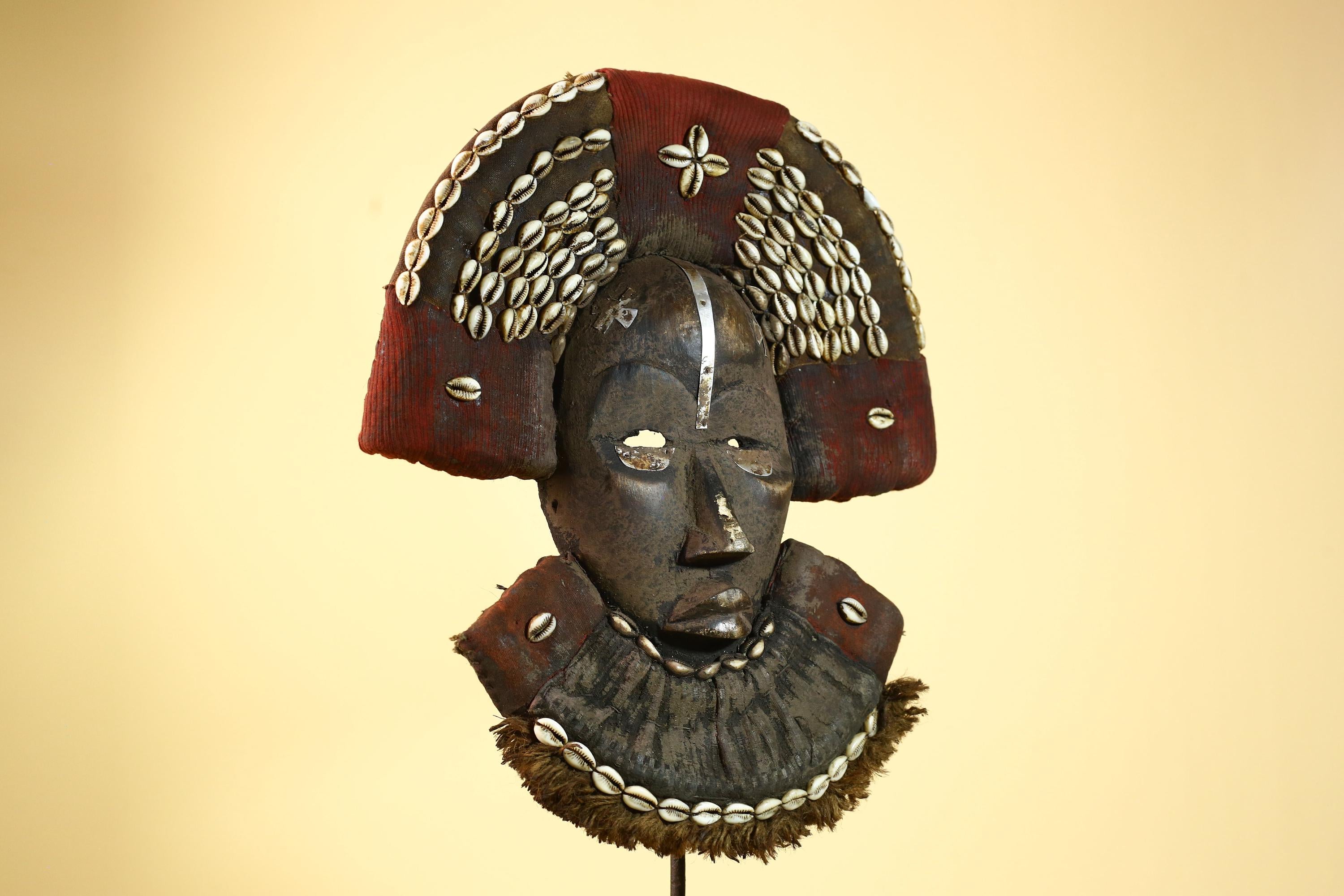 African Vintage Dan Mask Cowrie Shell Tribal Art Wood Côte d'Ivoire Decor-G6008
