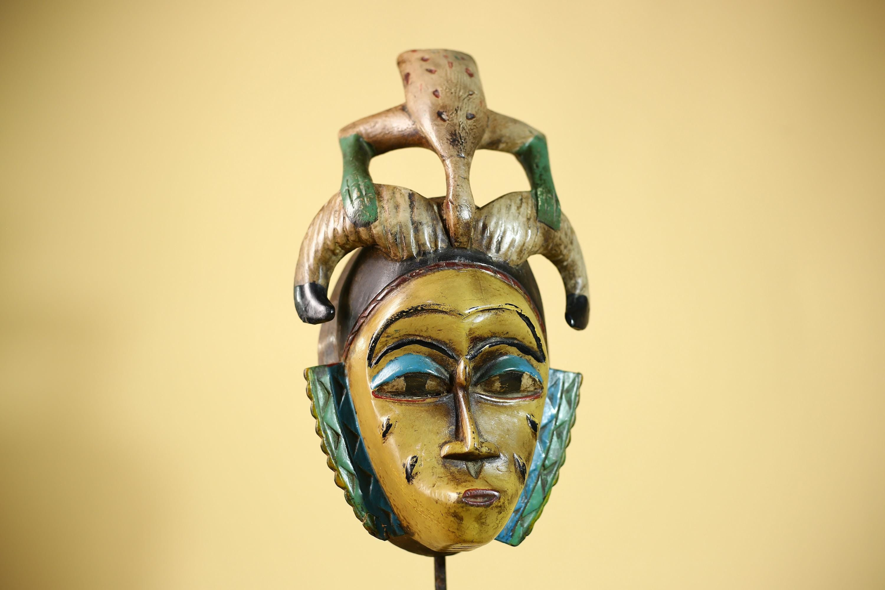 African Vintage Guro Mask with Horns & Carved Animal Top Tribal Art-G6050