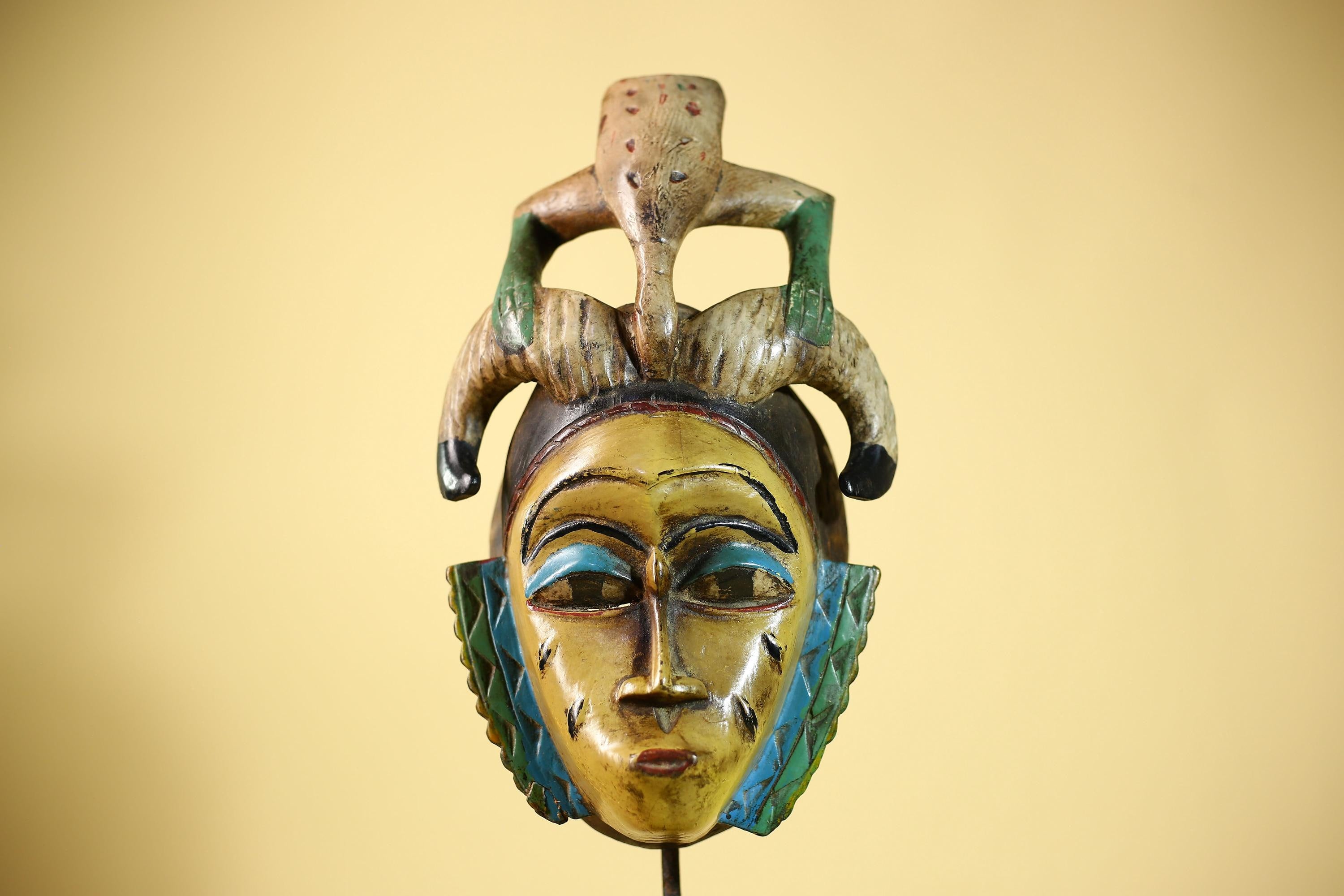 African Vintage Guro Mask with Horns & Carved Animal Top Tribal Art-G6050