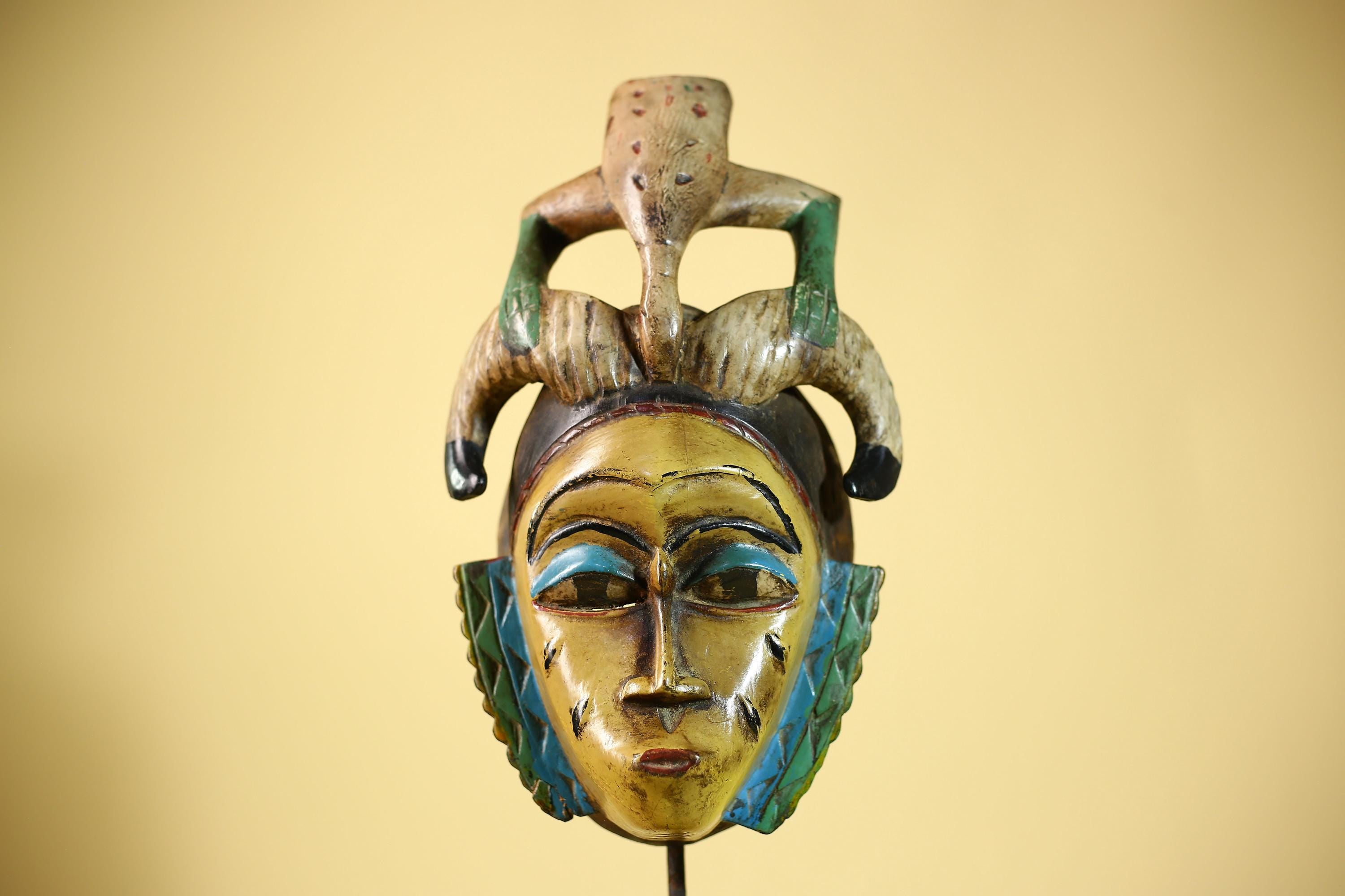African Vintage Guro Mask with Horns & Carved Animal Top Tribal Art-G6050