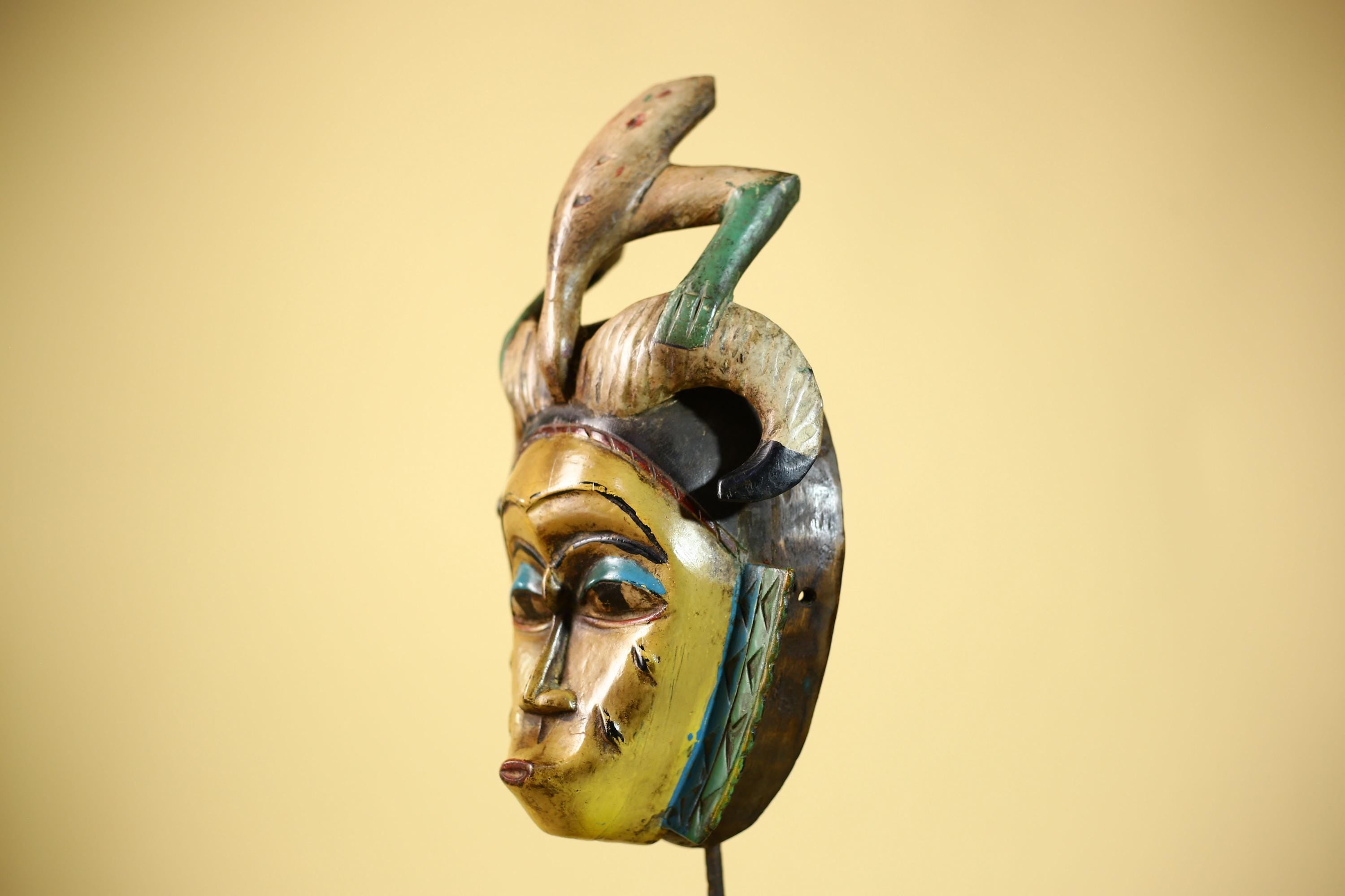 African Vintage Guro Mask with Horns & Carved Animal Top Tribal Art-G6050