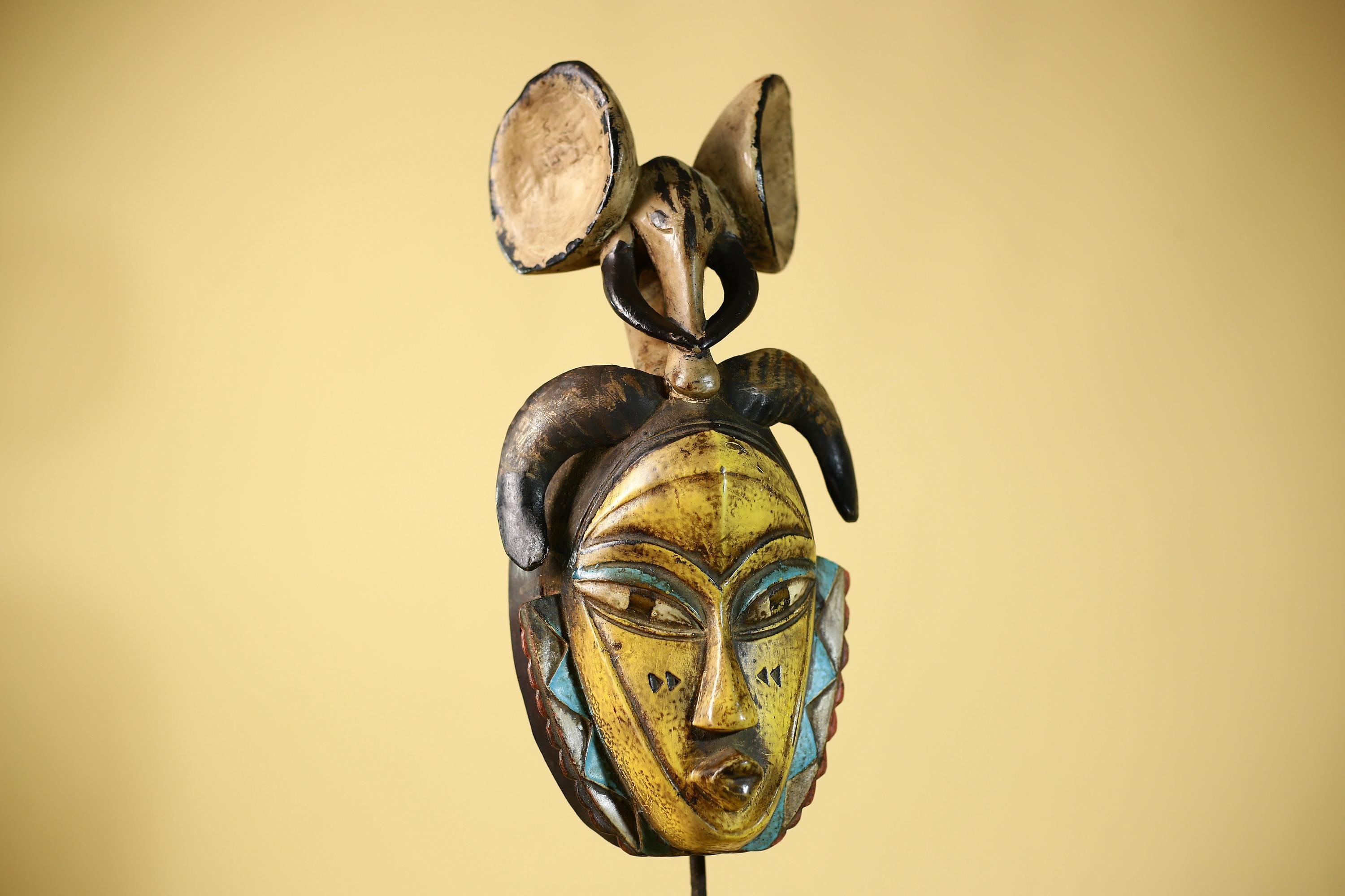 Vintage Guro Tribal Mask African Carved Ram Horn & elephant crest Wall Art-G6063