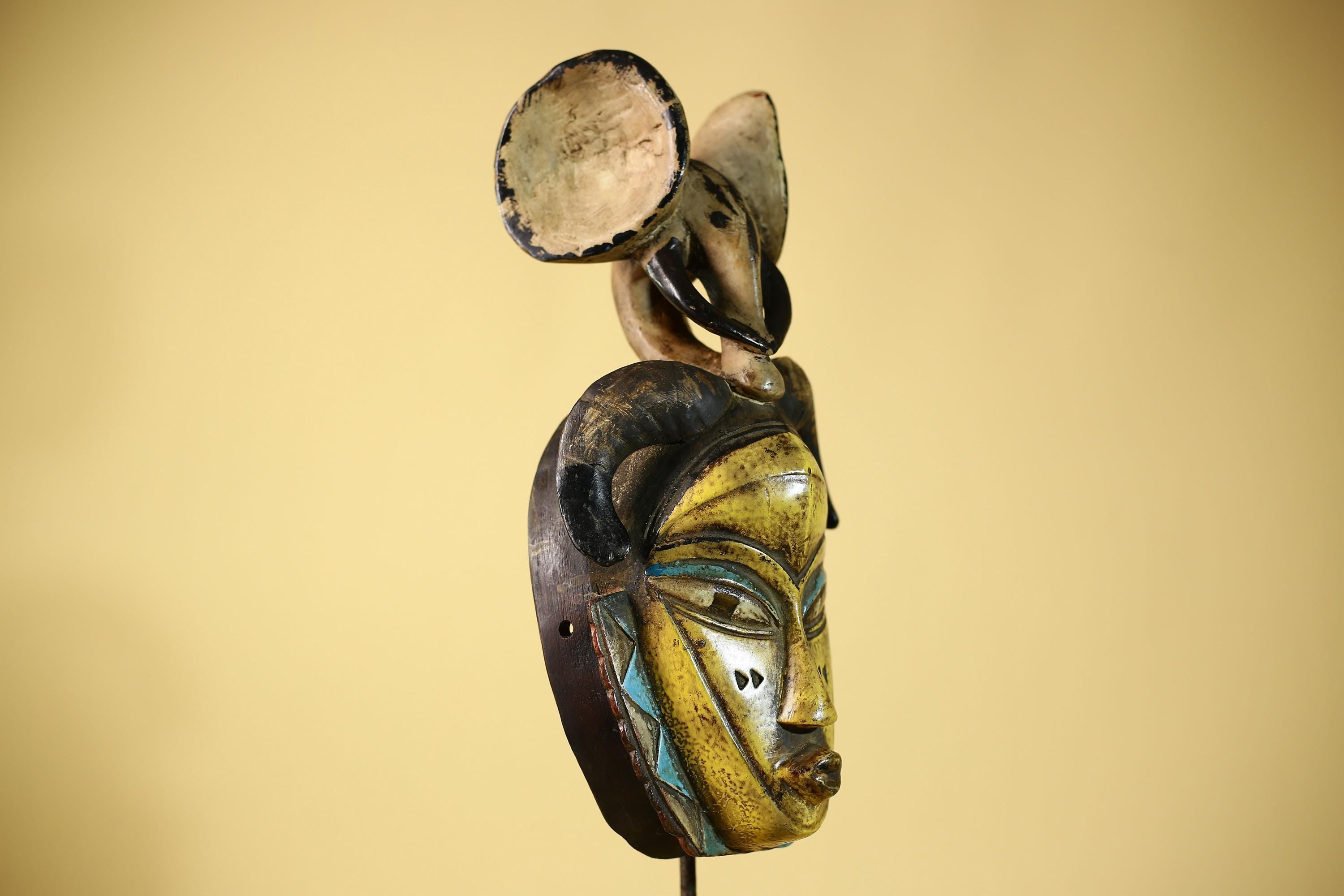 Vintage Guro Tribal Mask African Carved Ram Horn & elephant crest Wall Art-G6063