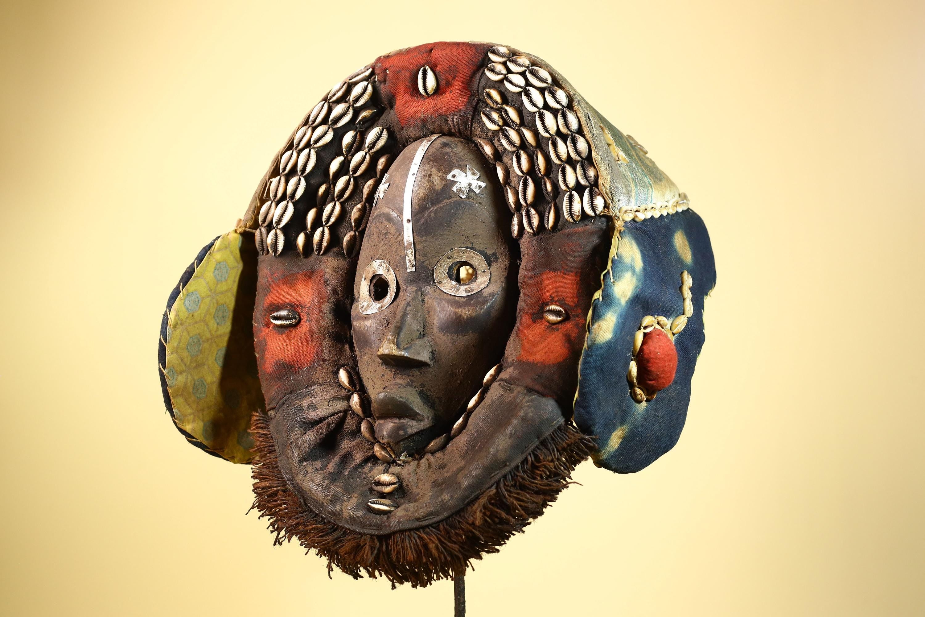 African Bamileke Mask Cowrie Shells Cloth Raffia Cameroon Tribal Art Decor-G5984