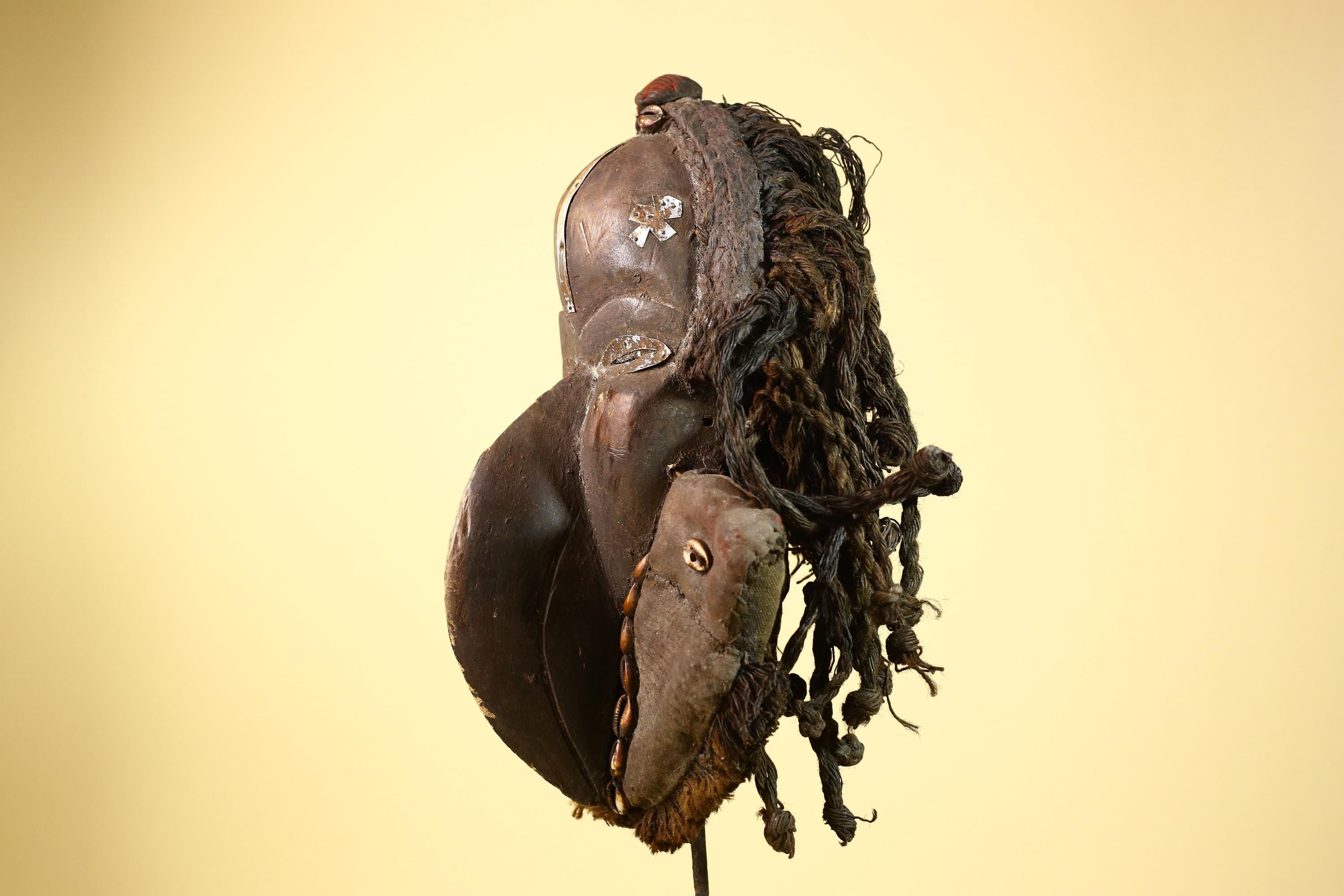 African Dan Mask Cowrie Shell Tribal Wood Cloth Art Liberia Vintage Decor-G5991