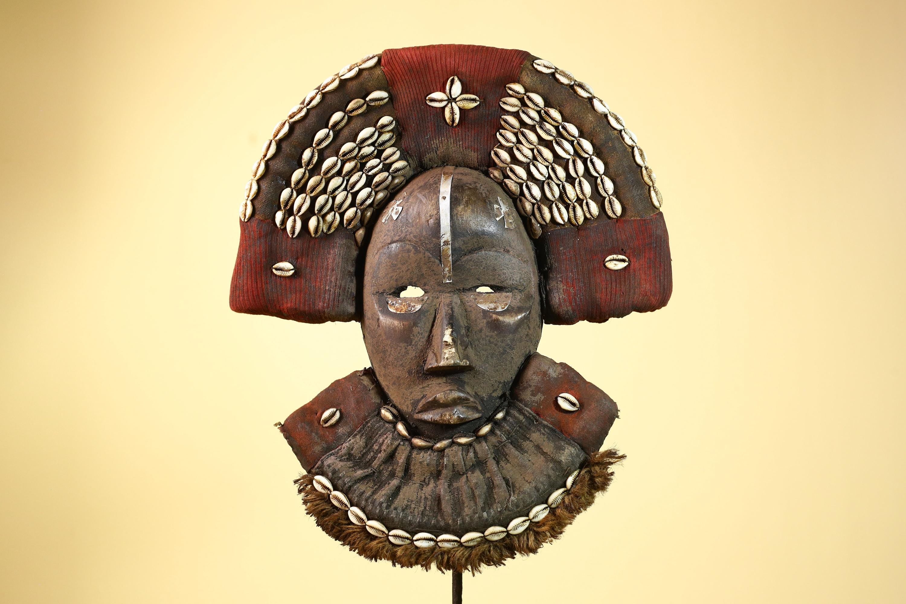 African Vintage Dan Mask Cowrie Shell Tribal Art Wood Côte d'Ivoire Decor-G6008
