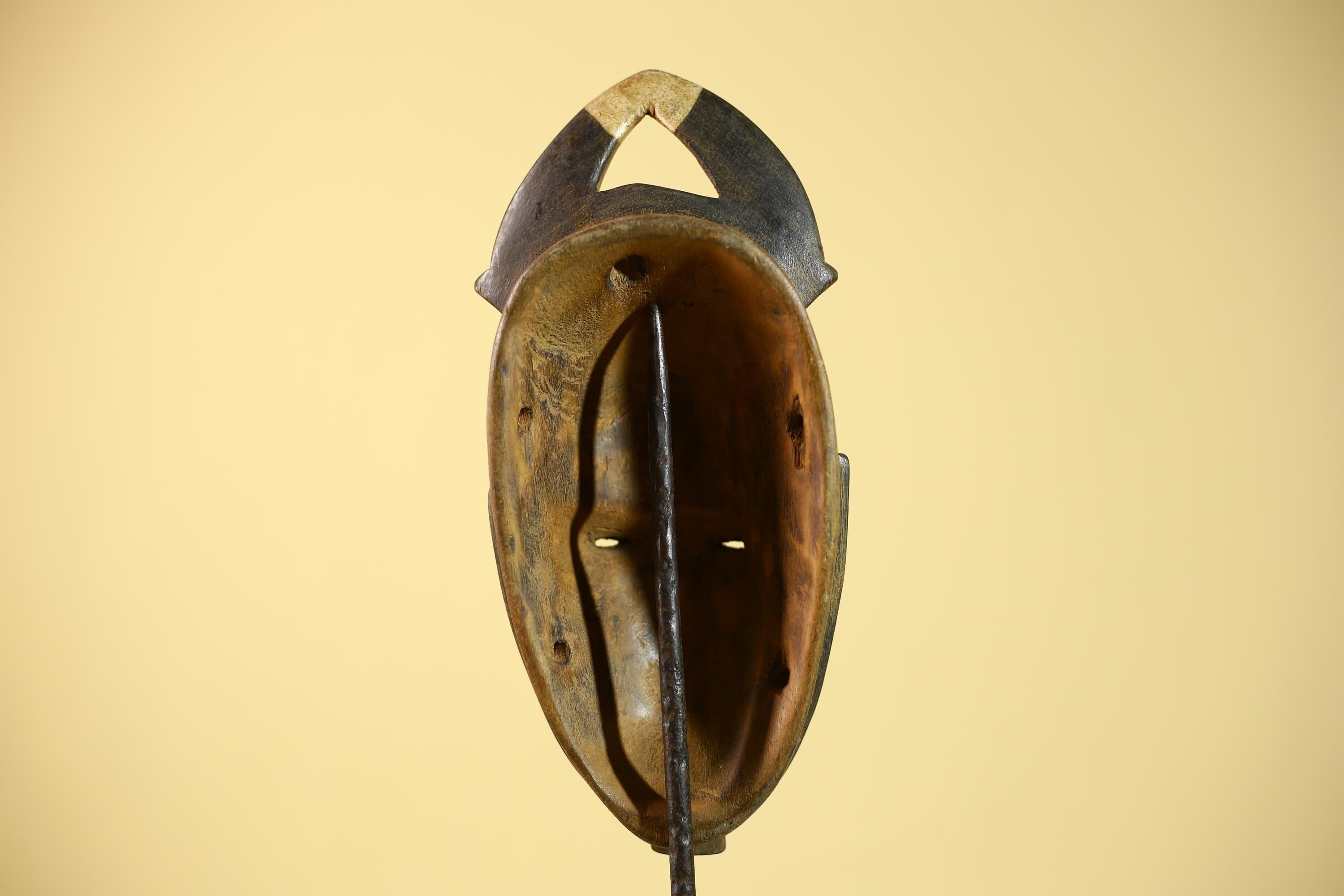 African Vintage Guro Bird-Nose Face Mask – Hand Carved Wood Wall Art-G6024