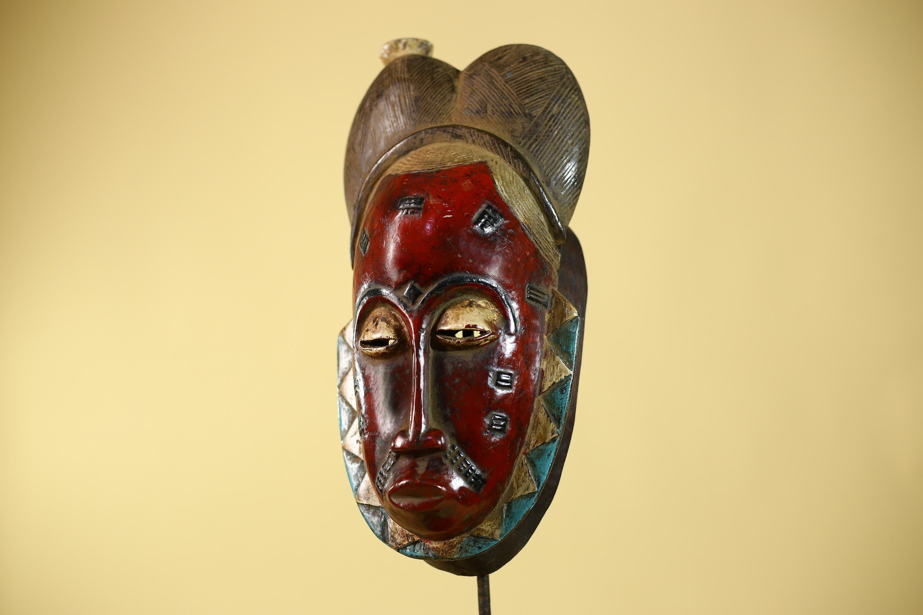Hand Carved Guro  African Mask Tribal Wall Art: Authentic African Wood Sculpture-G6124
